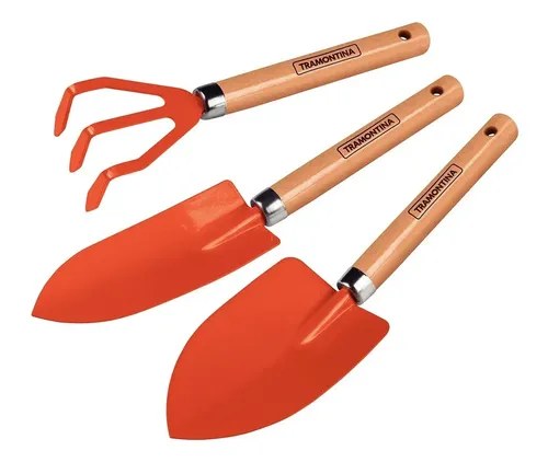 Três ferramentas de jardim laranja com cabo de madeira, foto do anúncio do produto no Mercado Livre