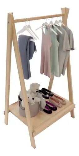Arara de madeira em formato de A com roupas infantis penduradas e sapatos na base, foto do anúncio do produto no Mercado Livre