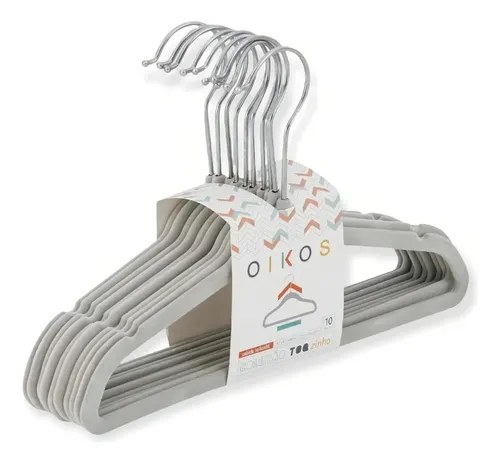 Kit de cabides infantis de veludo cinza com etiqueta Oikos, foto do anúncio do produto no Mercado Livre