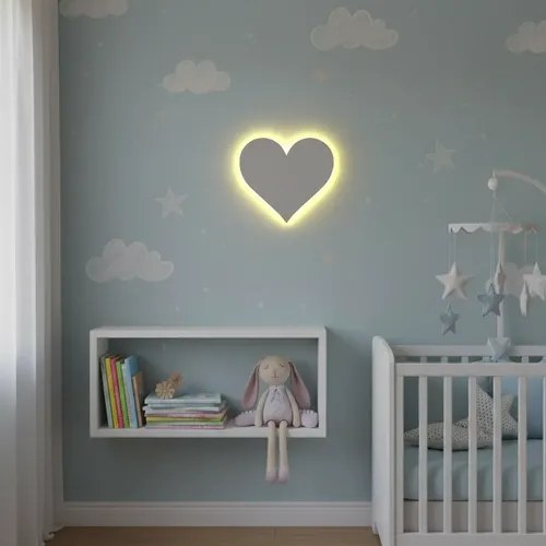 Luminária de parede em coração com luz quente em quarto de bebê azul, foto do anúncio do produto no Mercado Livre