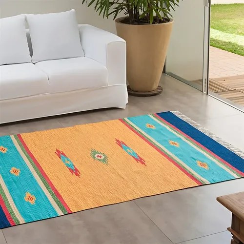 Tapete kilim laranja com desenhos geométricos em sala clara, foto do anúncio do produto no Mercado Livre