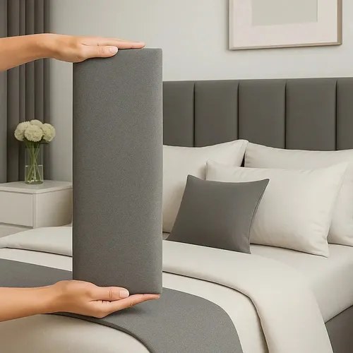 Módulo estofado cinza segurado na frente de cabeceira montada atrás de cama casal, foto do anúncio do produto no Mercado Livre