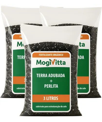 Três sacos de terra adubada com perlita, foto do anúncio do produto no Mercado Livre