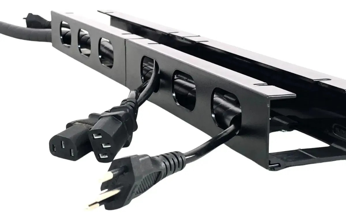 Organizador de fios e cabos preto para instalar sob a mesa cerca de 0,5 metro, foto do anúncio do produto no Mercado Livre