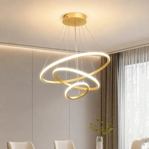 Lustre pendente dourado com três anéis de LED acesos em alturas diferentes, foto do anúncio do produto no Mercado Livre