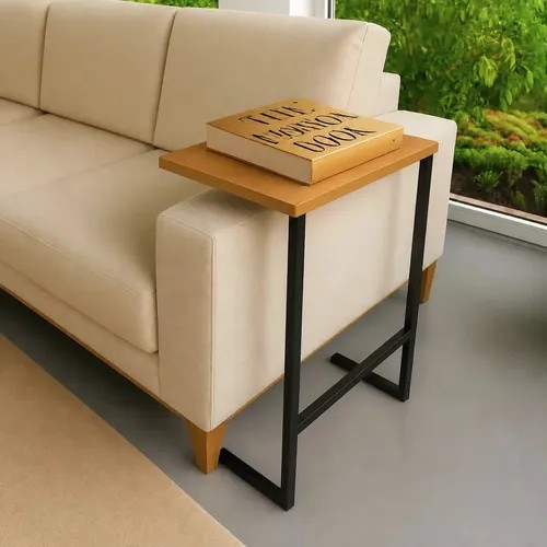 Mesa lateral estreita de canto ao lado de sofá, foto do anúncio do produto no Mercado Livre